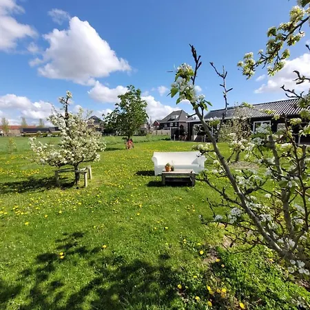 ベッド・アンド・ブレックファスト Buutegeweun 3*